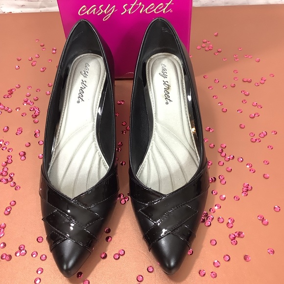 EASY STREET JENNA BLACK PATENT PUMP - Picture 4 of 11
